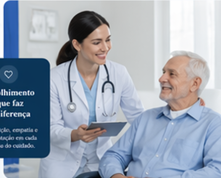 Médica atendendo paciente idoso
